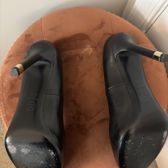 CHANEL LEATHER PUMPS IN BLACK - Picture 5 of 5